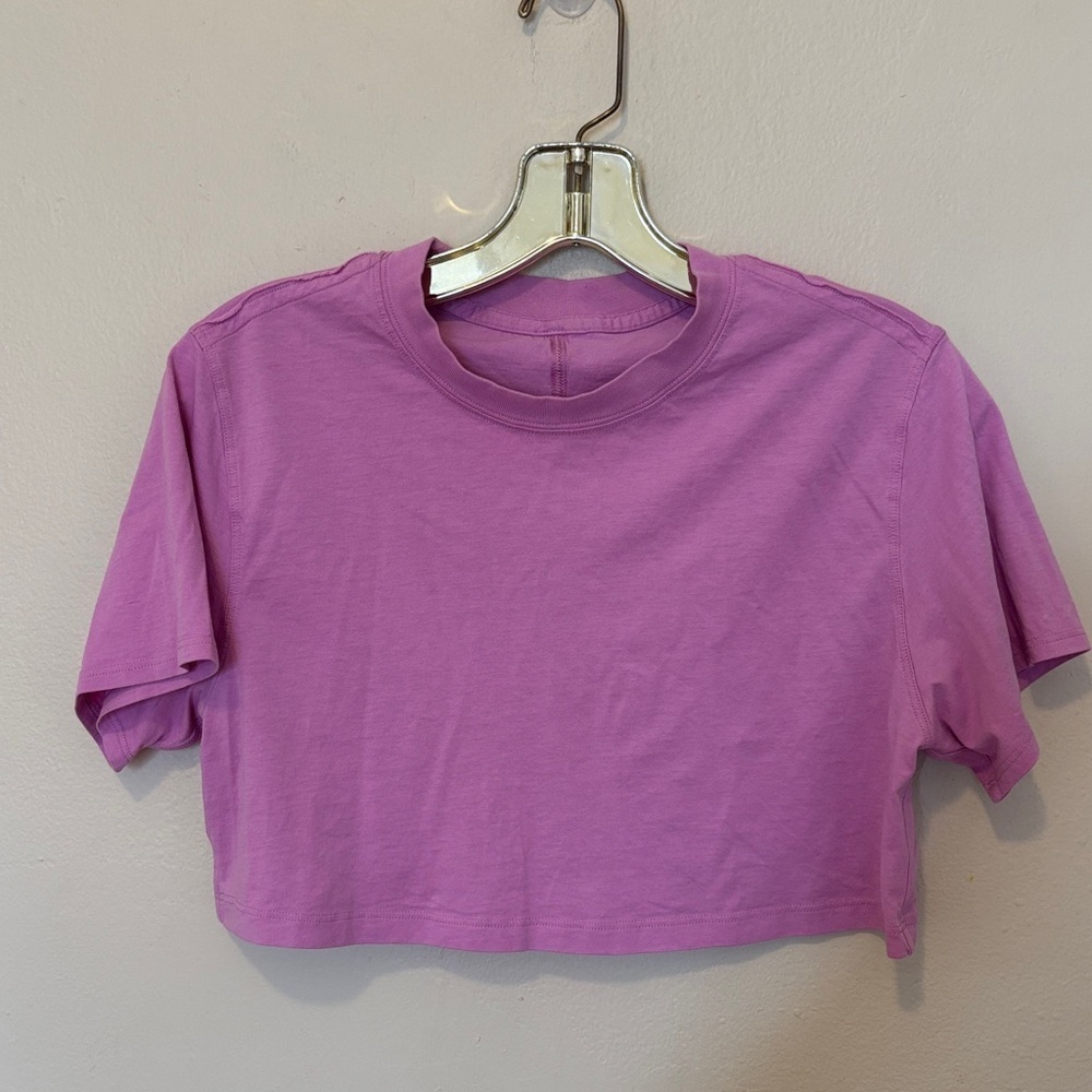 lululemon athletica Cropped Crew Tee in Lavender